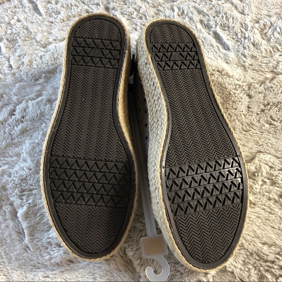 Universal Thread Grey Lace Up Star Sneakers - Picture 5 of 7